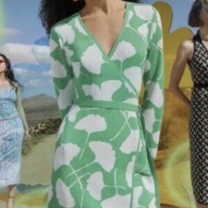 Diane Von Furstenberg X Target Kelly Green floral Wrap Sweater Dress Size L‎